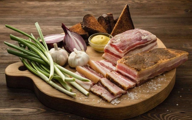 Сало нужно есть ежедневно в холодное время года, совет?...