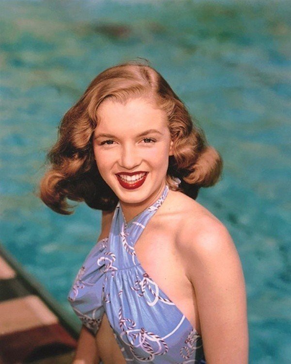 Мэрилин Монро в юности была просто нереальной красотк?...