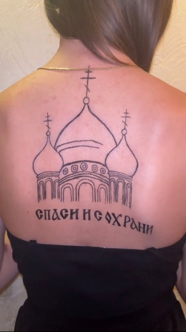 Как относитесь к таким ТАТУИРОВАМ у девушек???
Анонимно