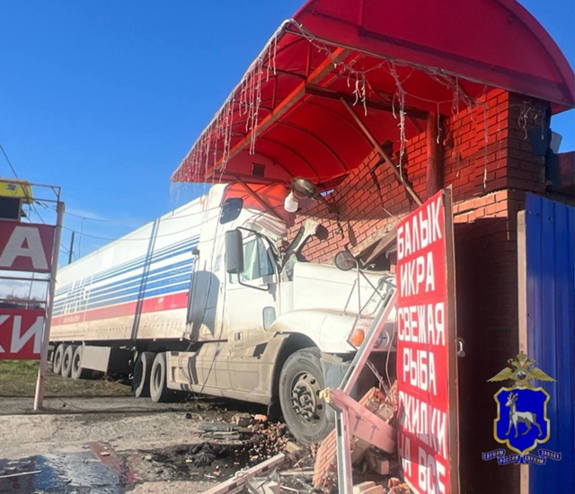 Вот это история! 31 октября водитель большегруза Freightliner...