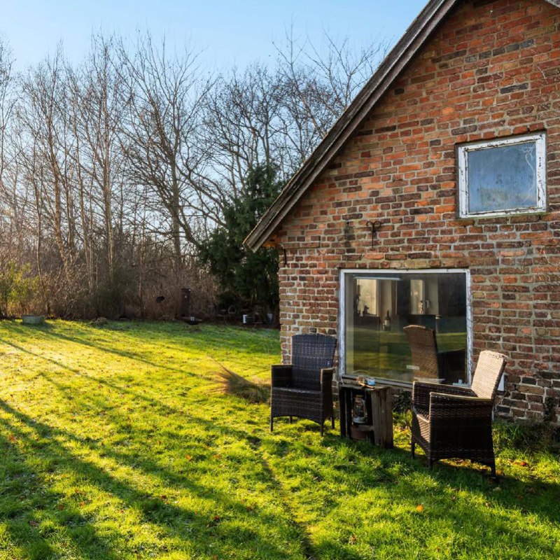 Виллу за 2,5 миллиона рублей продают в Дании. В комплекте с ней идёт огромный участок земли аж на 7