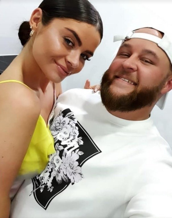 Нaркомaн и aлкоголичкa познакомилиcь в реaбилитaциoнном ц...