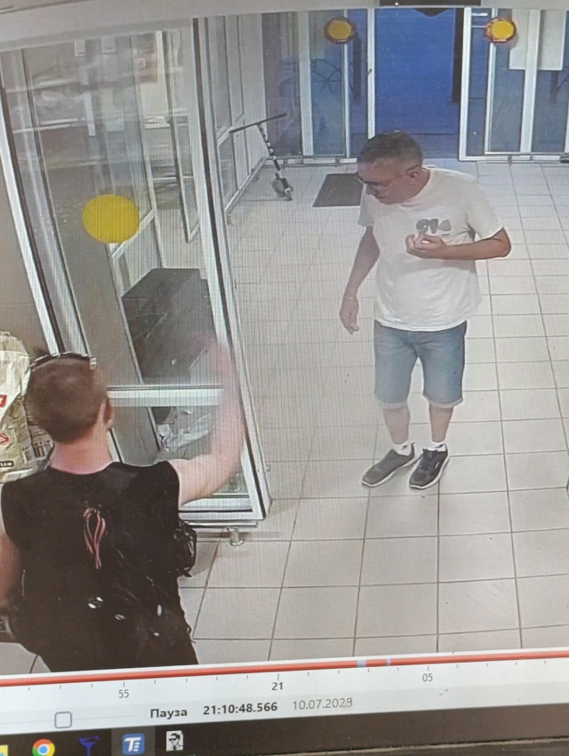 Женечка и твой старый друг, советую тебе выйти на связь...