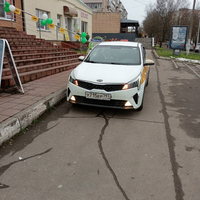 Наглый таксист заберал заказ