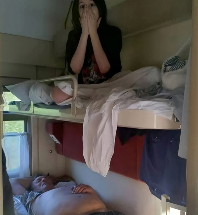 Молодая женщина была шокирована, когда заметила пасса?...