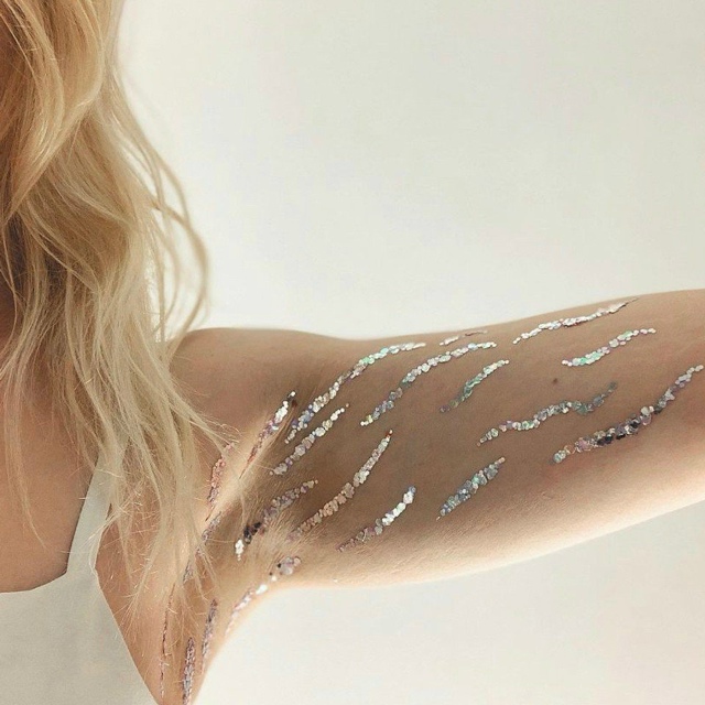 Будьте к себе добрее!
Любое тело прекрасно, нормально ...