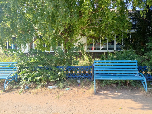 Каждое утро прохожу мимо этих лавочек( место нахождени...