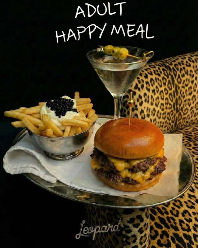 Что-то на богатом: московский ресторан Mamie выпустил Хэппи Мил с чёрной и икрой, бургером, картошко