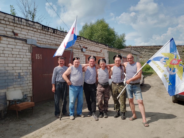 Сегодня День ВМФ. В больших городах -это праздник с раз?...