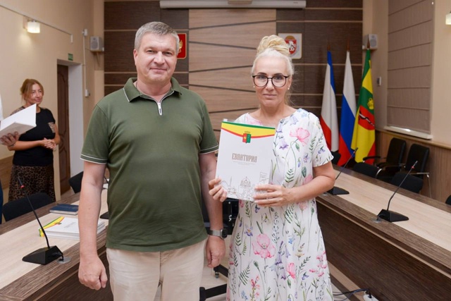 Сегодня вручил 18 постановлений на выдачу земельных уч?...