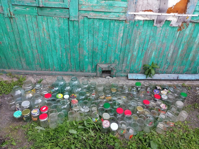 Отдам банки , 3 л , 1л, 750; 500. Банки пыльные , целые забират?...