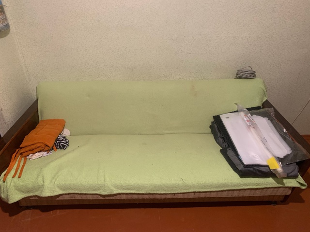 Здравствуйте! Может, кому-то требуются шкаф и диван. От?...