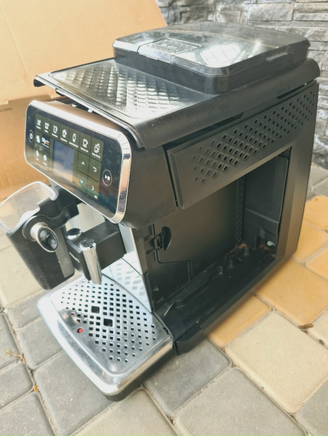 Отдам кофе машину на запчасти: нет контейнера для воды ...