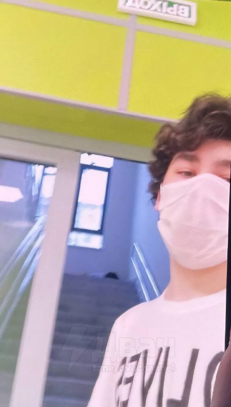 ❗️Нападение в школе подмосковного Одинцово: один ребёнок погиб, ещё один был в заложниках.
Нападавш