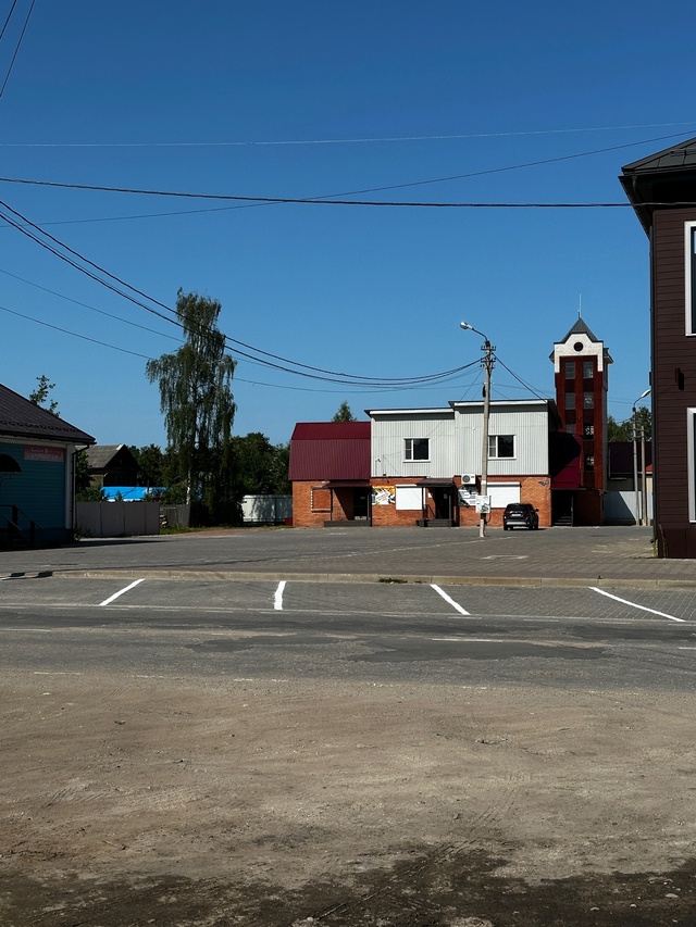 Странно, такая территория пустует, можно было бы что-ни...