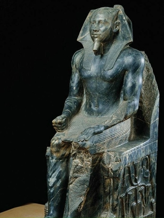 Диорит - прочнейший минерал на Земле.
Он не поддается ?...