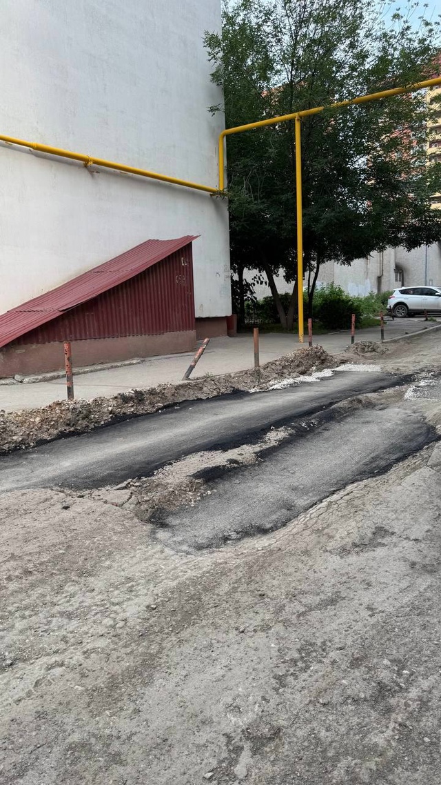 Вот так отремонтировали дорогу на Дачной, 28.
Это чтобы ...