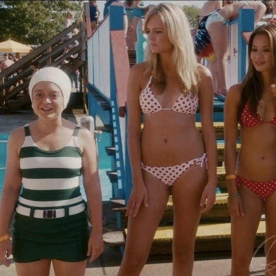 Каждый год я тщательно выбираю самый крутой купальник....