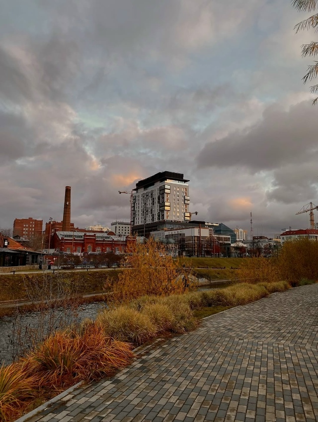 Осенний вечер в столице Урала🧡