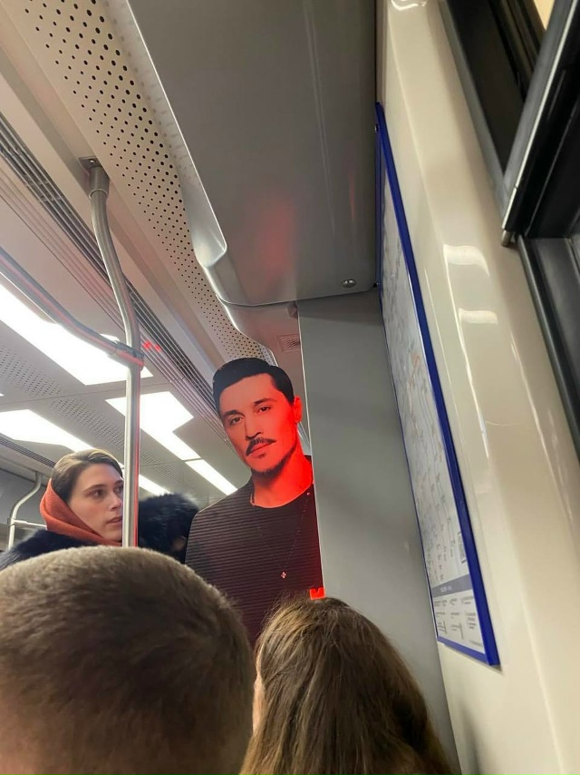 Дима Билан был замечен в метро Петербурга.