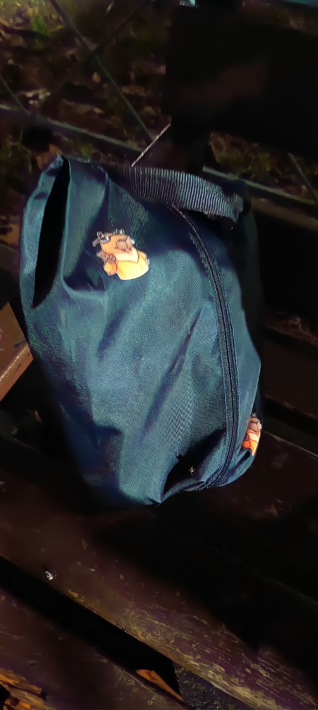 На Солнцево 22 площадке оставили на лавке сменку