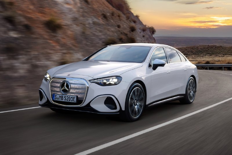 Mercedes-Benz выкатили первый полностью электрический C-Class
Новую «цэшку» называют самой умной та