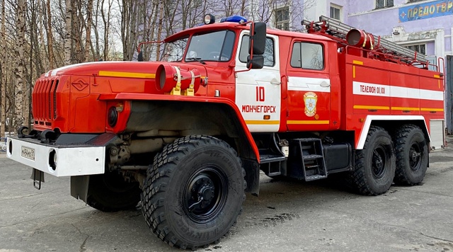 В палате Мончегорской больницы загорелся потолок.
23 ?...