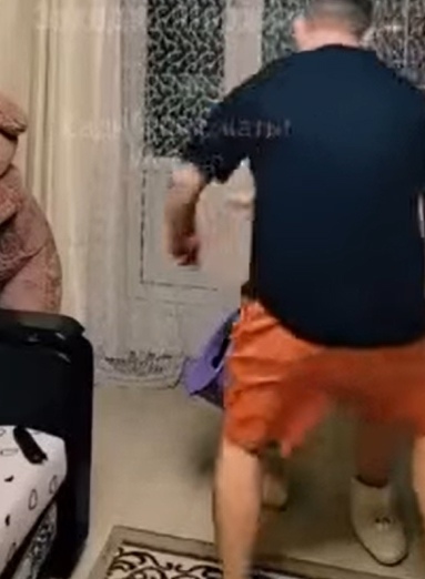 Вот так нужно подкатывать к своей жене!