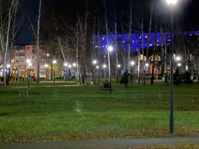 В сквере на Космонавтов снова горят фонари! ✨
Проблем?...