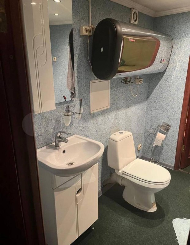 В Москве продают идеальный гараж с двумя спальнями и сауной.
Собственник заявляет, что это полноце