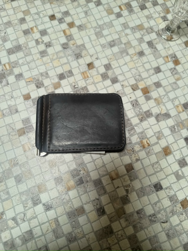 Найден картхолдер в районе WB, на Стрельцова 9. Звоните 8...