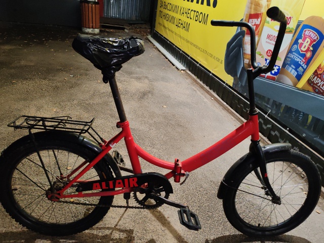 Оставлен велосипед около чижика.загнали в магазин при?...