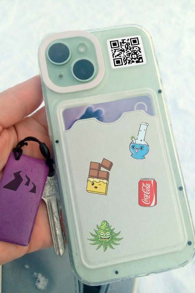 Приветсвую, нашла телеефон, скорее 13 про, зарядка села, ...