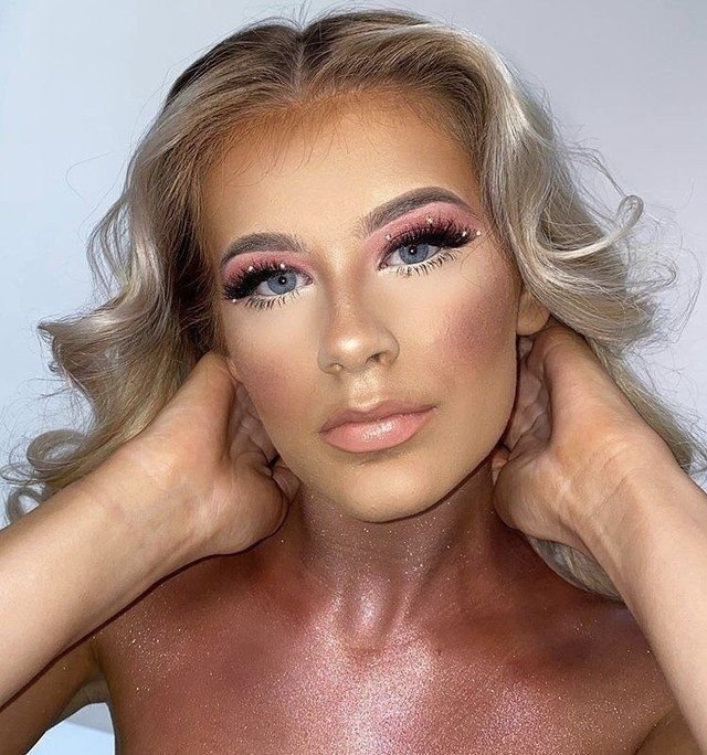 Kогдa онa рeшилa всегo лишь слегкa дoбaвить нeмногo cвеpкани?...