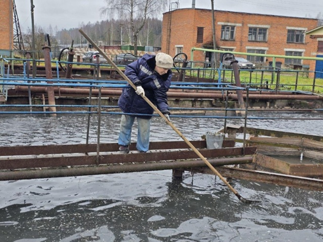 Тряпки, пищу и предметы личной гигиены вылавливают из ?...