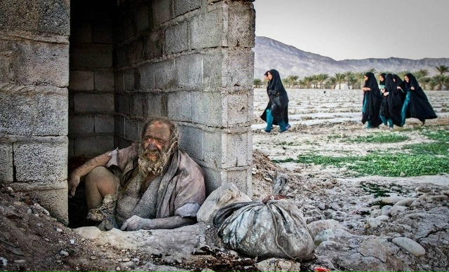 Самым закоренелым холостяком и самым вонючим мужчиной...