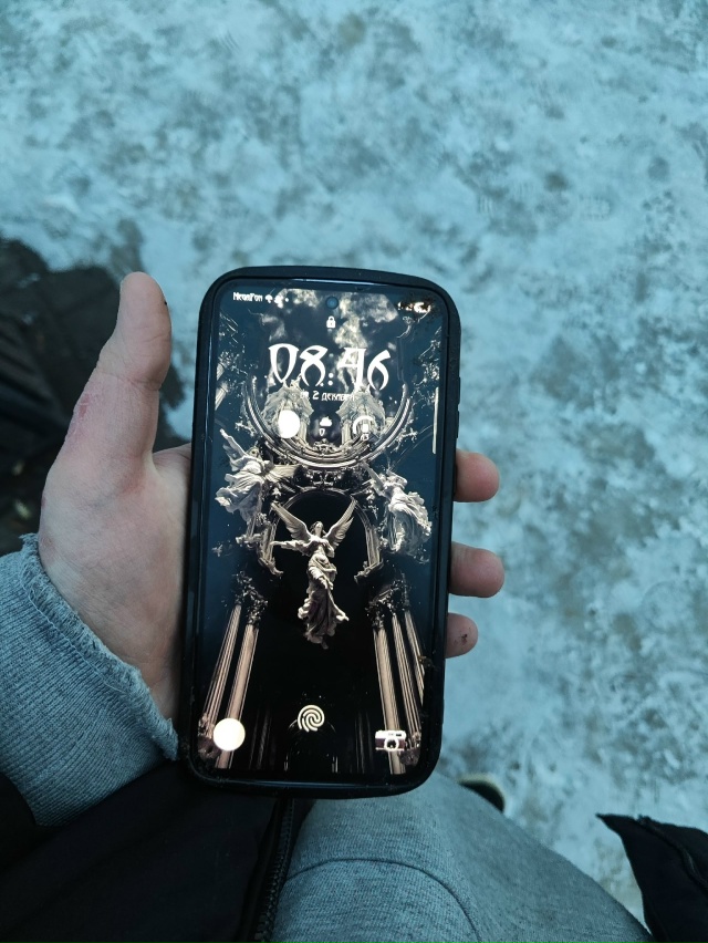 Всем здравствуйте, нашла телефон возле автобусной ост?...