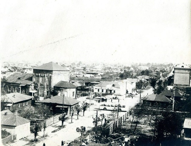 1) Улица Луначарского
1965
2) Перекресток улиц Луначарск?...