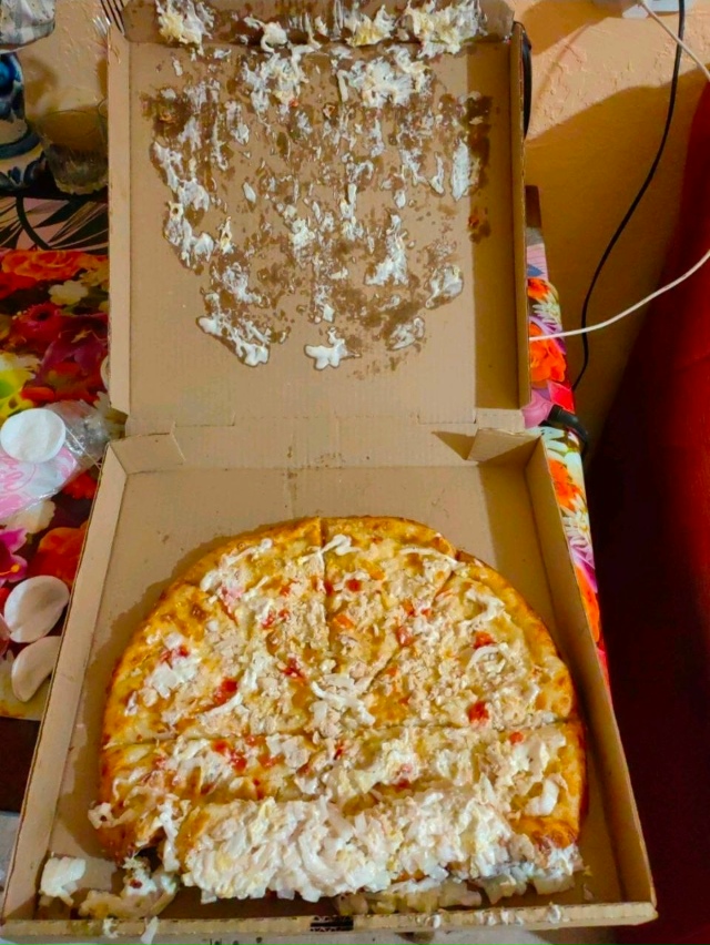 Ты заплатил бабки за свою ПИЦЦУ и накинул 20% курьеру за ...