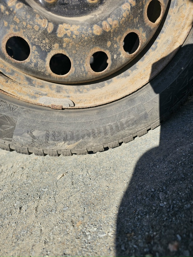 Зимняя резина 205/55 R16 продам свою не езженную практичес?...