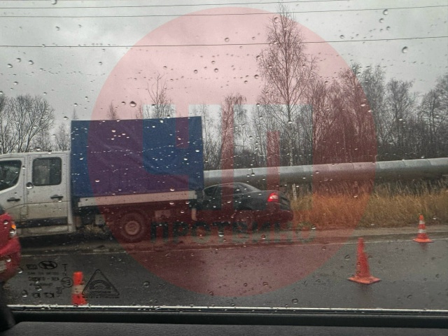 Сейчас ДТП на Серпуховском шоссе с 4 автомобилями.