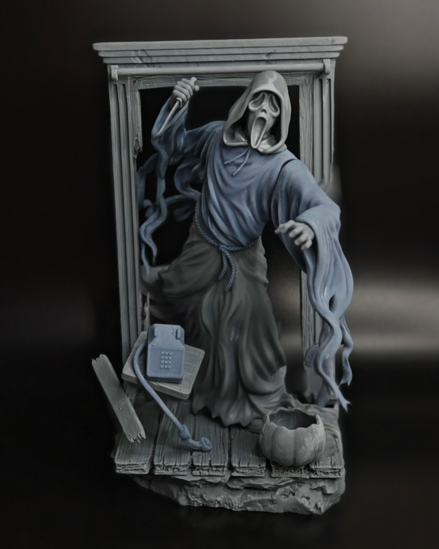 Крик, общая высота фигурки 22 см.