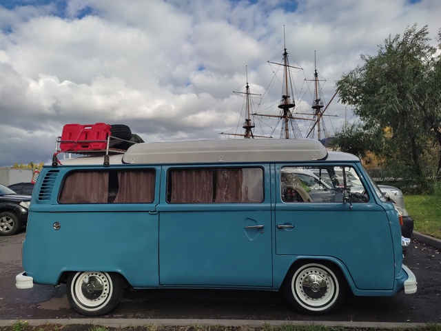 День вчера был хорош. Только тени уже длинные... Ещё обя?...