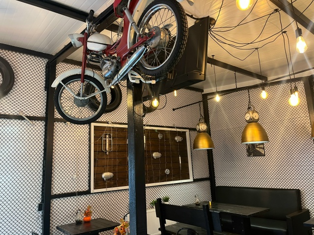 На трассе около магазина байрам сдается в аренду помещ...