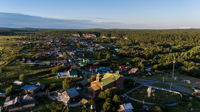 Посёлок Ёлкино. ГО город Лесной.
© Дроноводы Урала
Ист?...