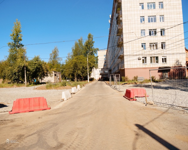 На территории больничного городка продолжается ремон?...