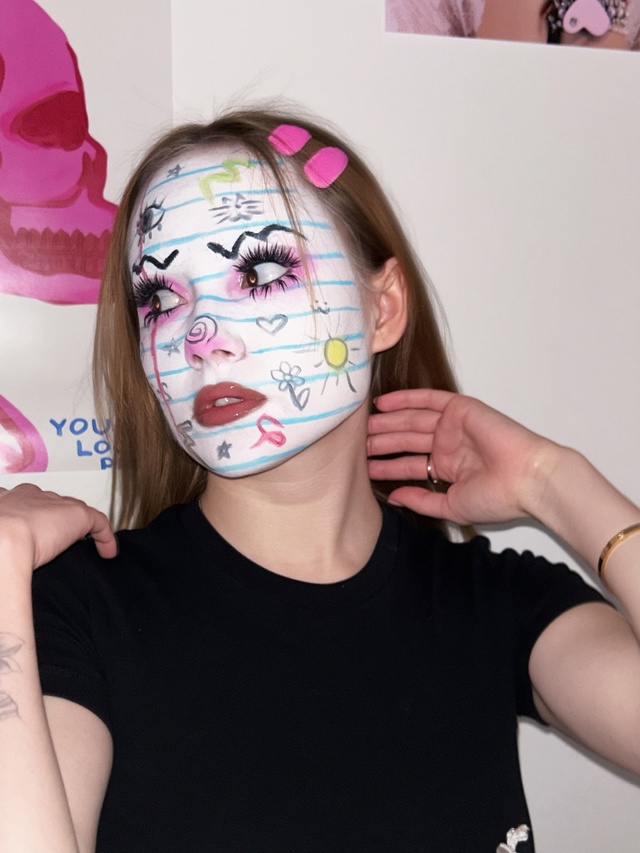 Сделала необычный макияж ?✏️