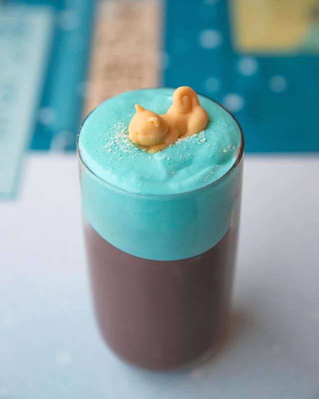 Милота: в новогоднем меню кафе Jpan есть шоколадная сиба-ину, которая скачет от блюда к блюду: она з