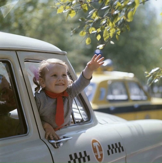 Веет теплом и спокойствием. Весна 1971 года.