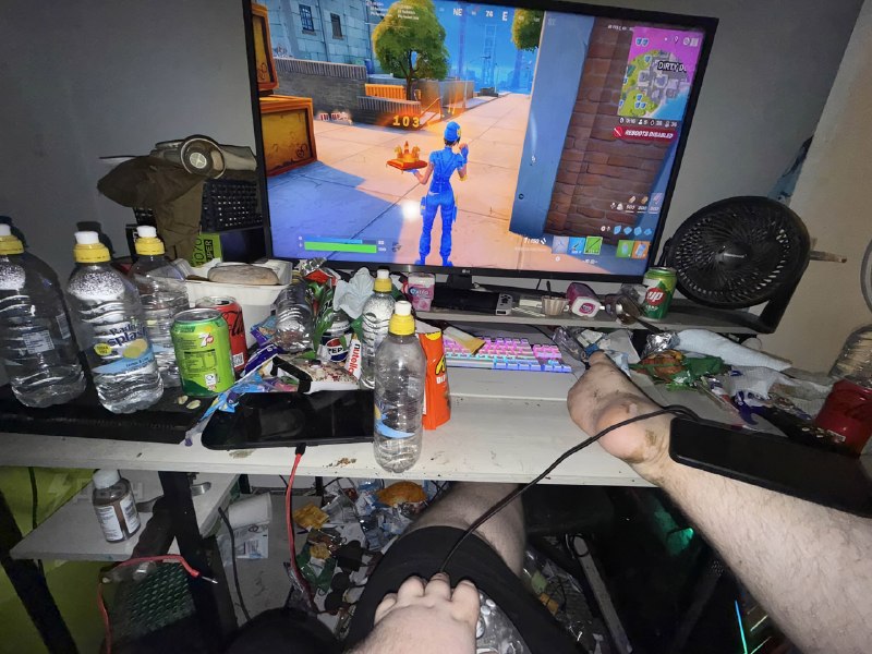 Один из лучших игроков по Fortnite — чухан, который буквально гниёт заживо
Игрун под ником TernsChe